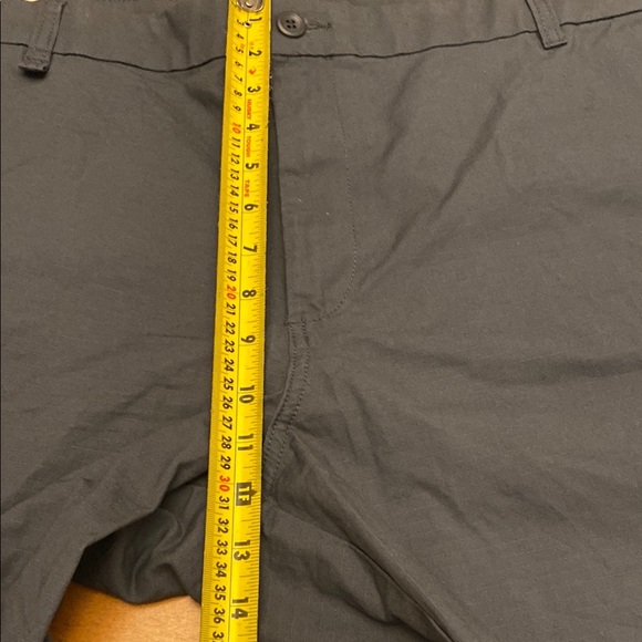 Dockers Men's Dark Gray Cargo Shorts - Picture 6 of 6